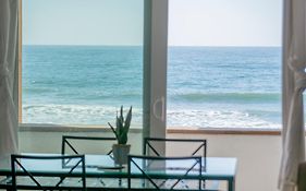 Beachfront Breathtaking 1 Bedroom Apt
